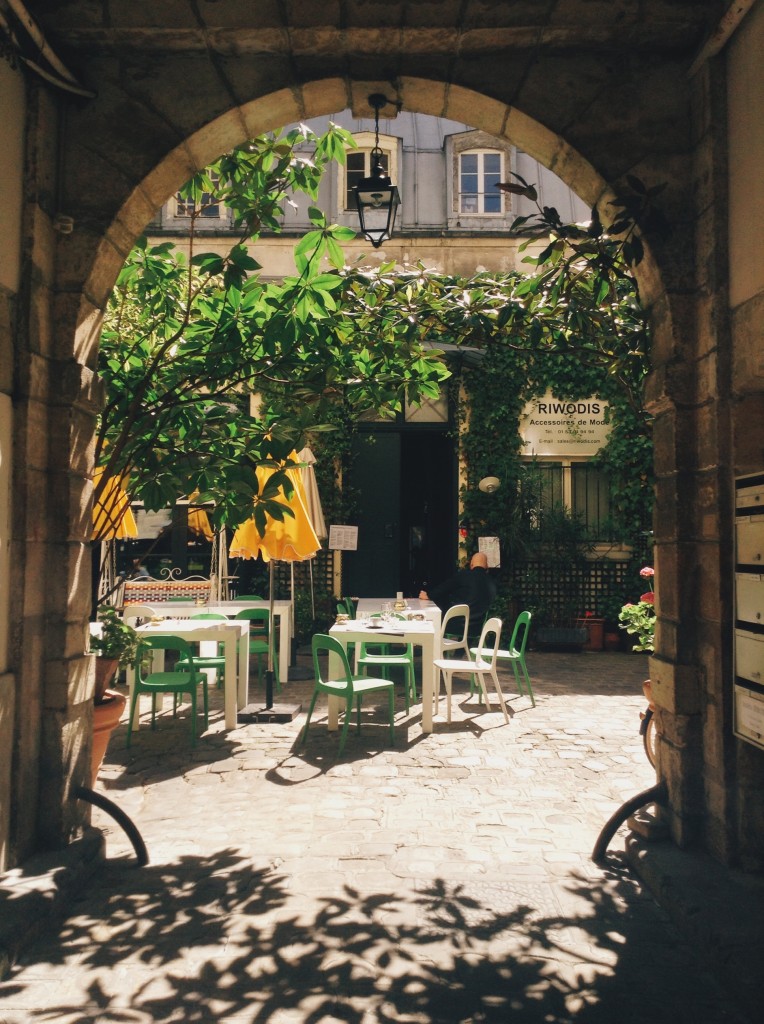 Derriere Restaurant Courtyard